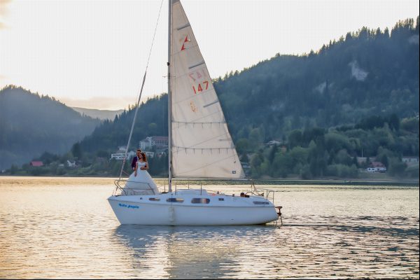 Jungvermählten auf dem Boot