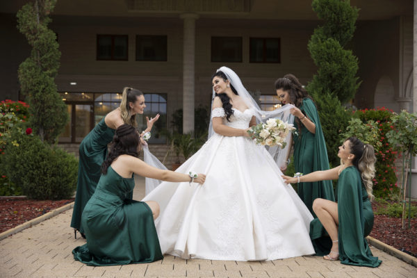 beautiful-bride-and-her-bridesmaids