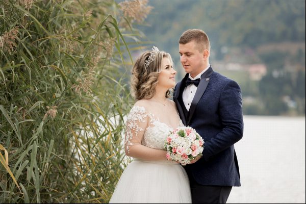 schöne Frischvermählte foto-3